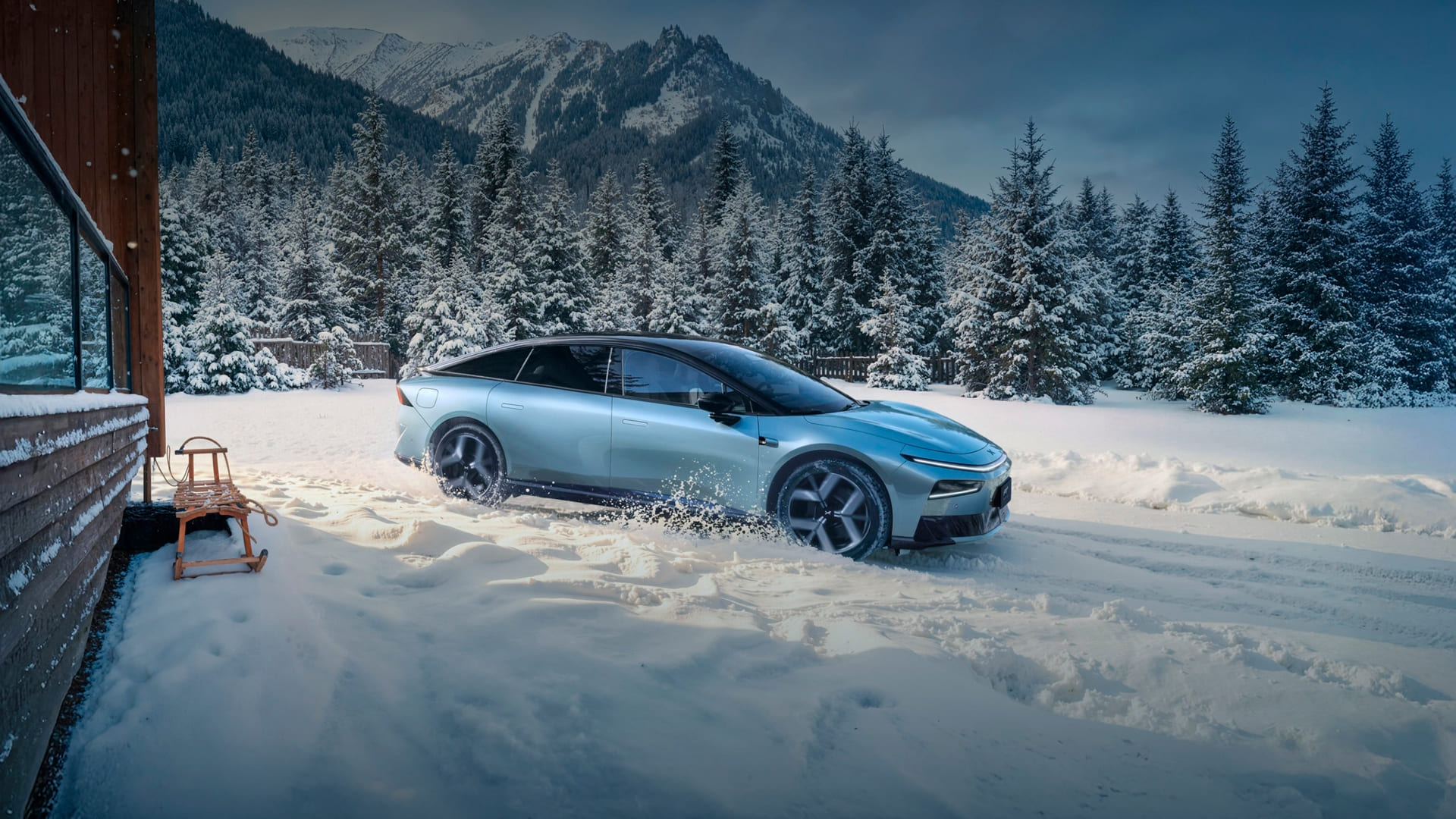 Електромобілі X-Peng P7+ PHEV з Китаю